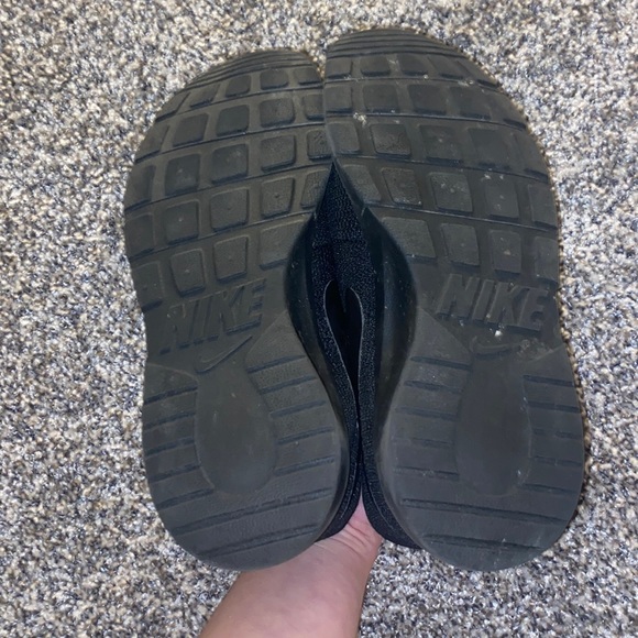 Nike kids running shoes - Picture 7 of 7